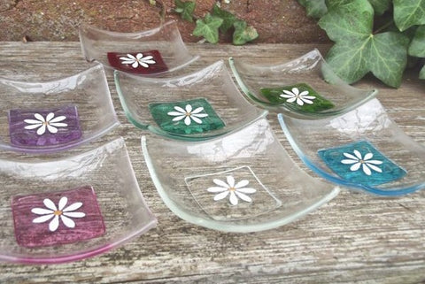 berserks Glass large ring dishes set 6 in 6 colours decorated with large single daisy